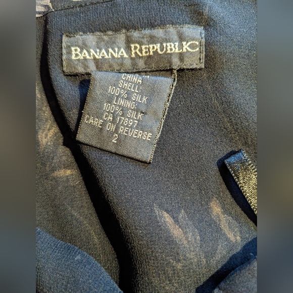 Banana Republic 100% silk and 100% silk lining wrap around skirt black floral 2 - Picture 2 of 6